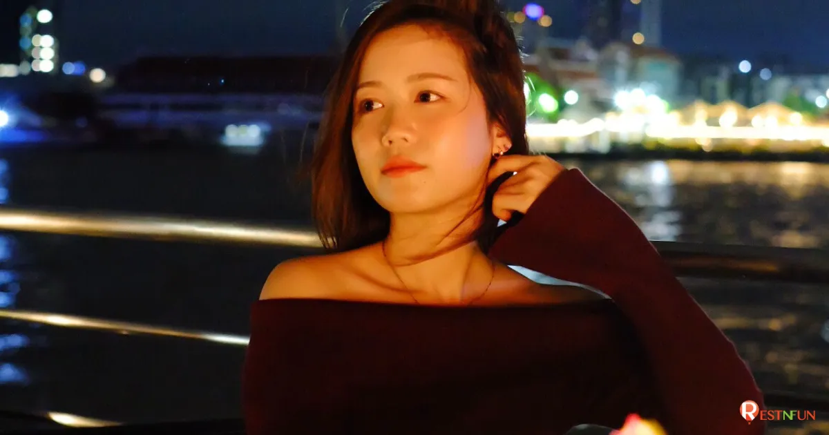 รับลมชิมวิวที่ชั้นดาดฟ้ากับเรือบุฟเฟ่ต์ Sawasdee Chaophraya dinner cruise in Bangkok